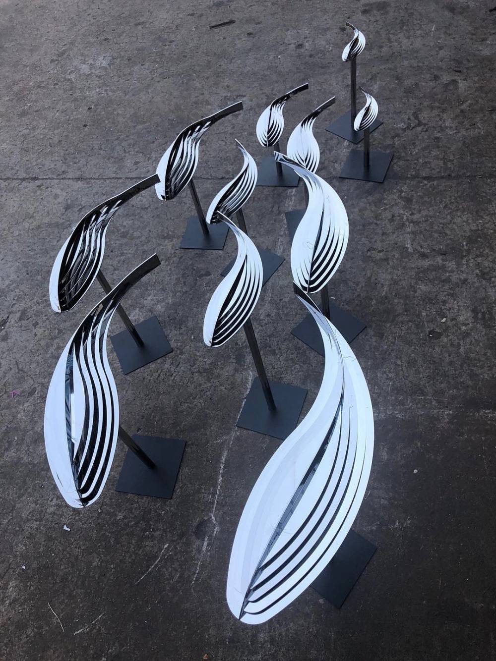 不锈钢多层鱼雕塑摆件户外景观小品不锈钢镜面小鱼水池水景雕塑