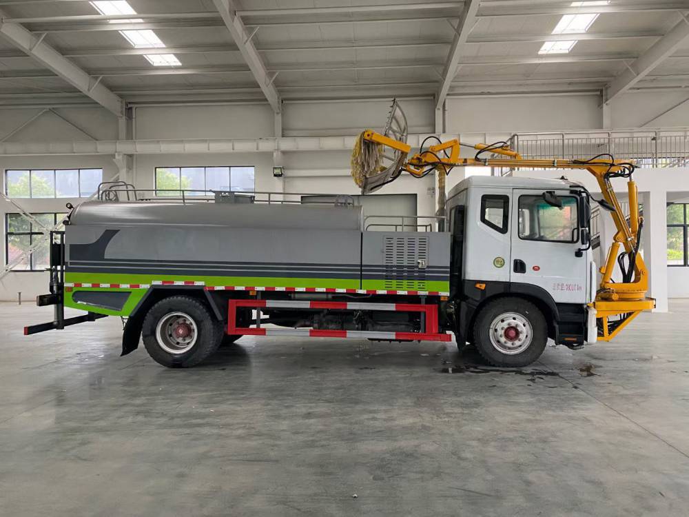 5吨双面城市护栏清洗车高速公路护栏清洗车多少钱一辆