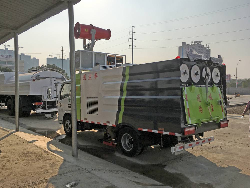 吸尘车