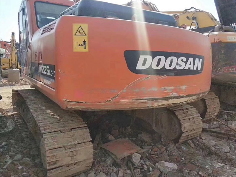 二手挖掘机斗山225全国包送展开回转速度380rmp爬坡能力652°传动方式