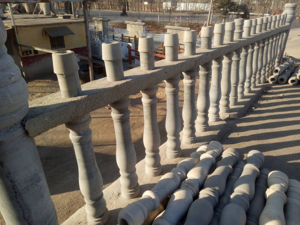 水泥罗马柱栏杆的安装过程