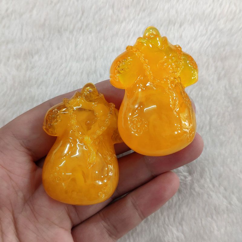 二代人造蜜蜡琥珀饰品吊坠人工琥珀旅游景点地摊展会产品义乌饰品批发