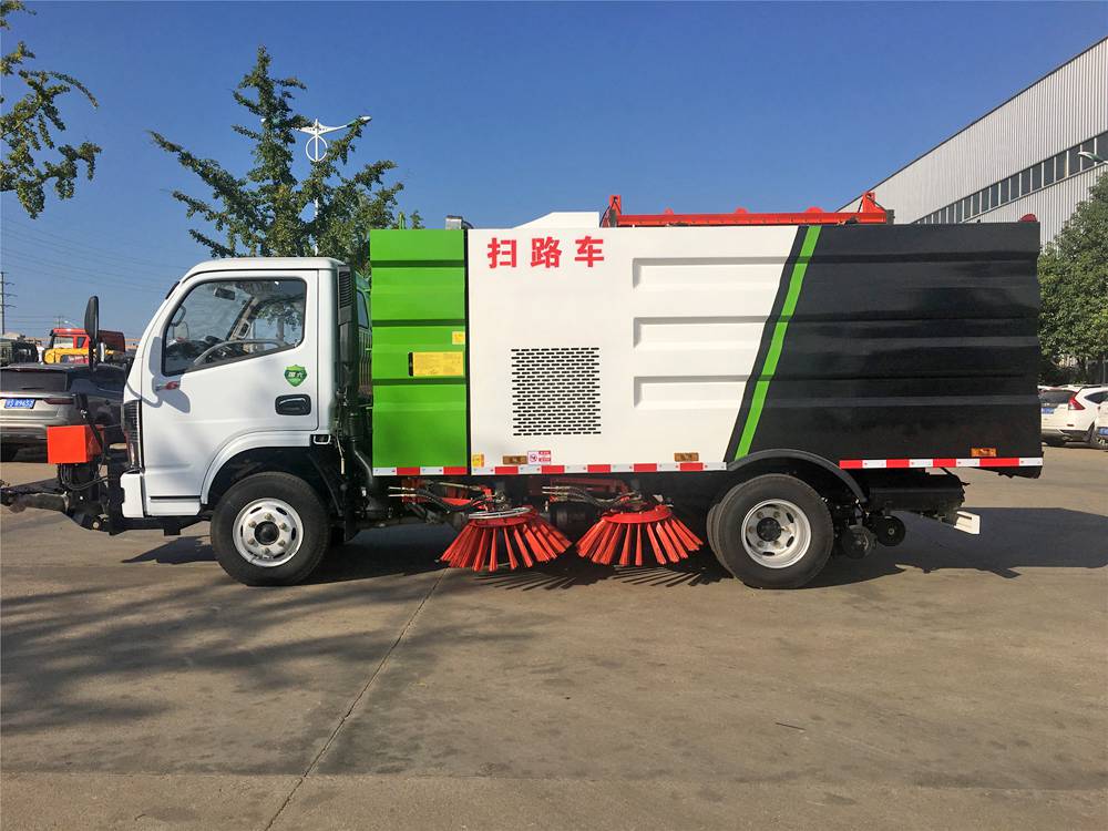 扫路车