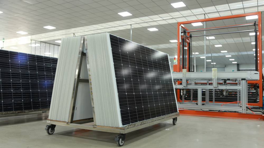 540w~550w主要生产单晶硅太阳能板,是目前国内第三大叠瓦组件生产厂家