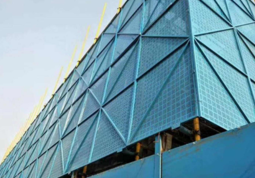 封闭式脚手架 外脚手架钢网价格 密目网替代品 圆孔