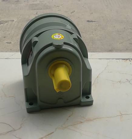 上海利昆利明牌减速电机卧式三相sh1214004400w齿轮减速电机图片