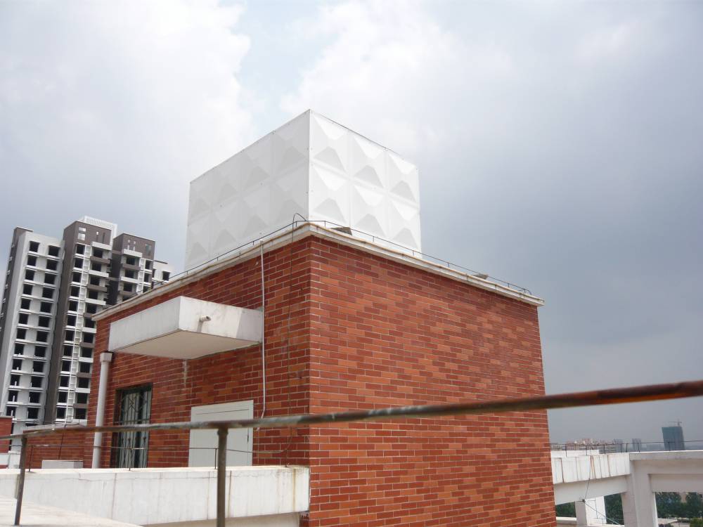 广西玻璃钢美化天线外罩楼顶水塔型美化外罩生产商