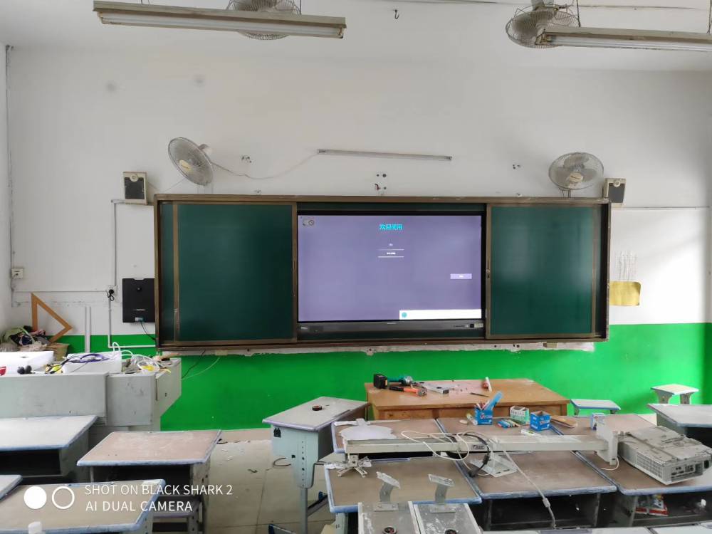 86寸鸿合HB-C830D、H831D交互式教育电容智能黑板、壁挂展台