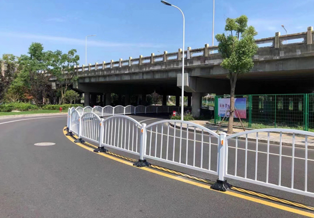 广东东莞港式护栏市政道路中央隔离栏人行道交通安全栏杆