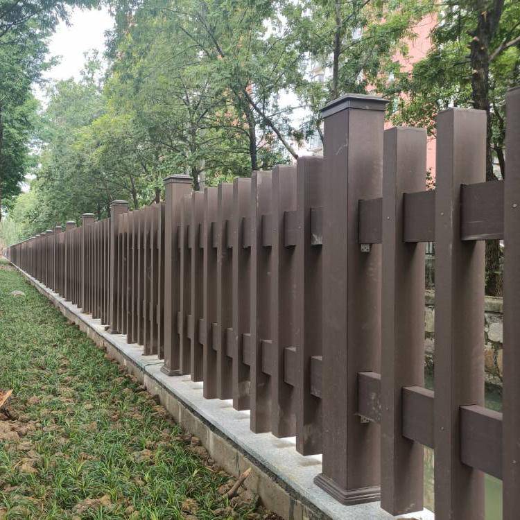 户外木塑栅栏围墙材料木塑扶手篱笆室外木围挡材料图片