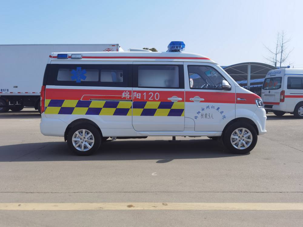 金杯新海狮s转运型救护车车型小巧乡镇医院