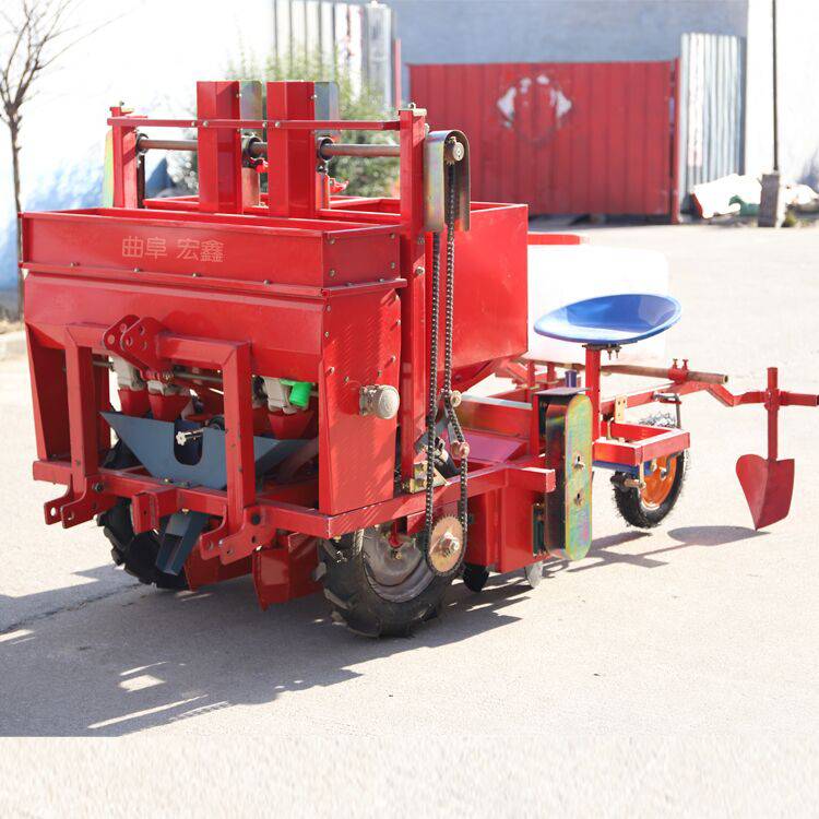 大型四行马铃薯播种覆膜机宏鑫土豆播种喷药覆膜机马铃薯种植机生产