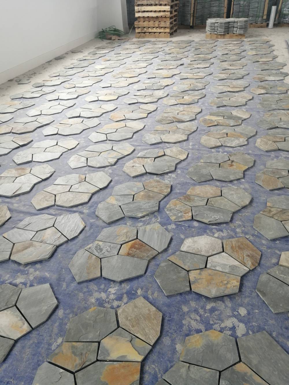 江西天然青石板不规则冰裂纹多边形石材公园庭院花园广场地铺石天