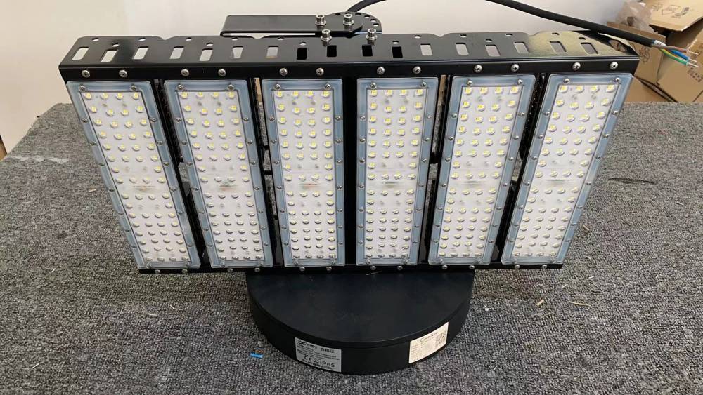 防眩光led隧道灯300w羽毛球场灯光300w模组隧道灯