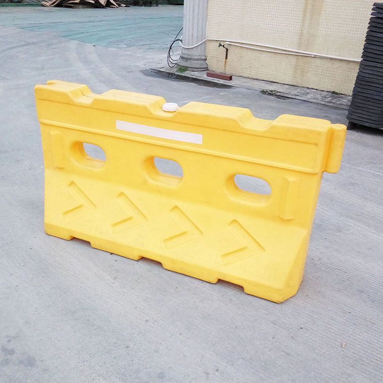 料吹塑水马红色三孔水马胶马护栏