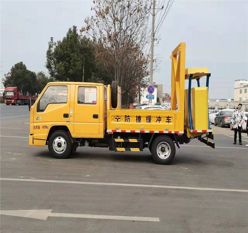 防撞车防撞缓冲车道路施工防撞车100k高速公路防撞包