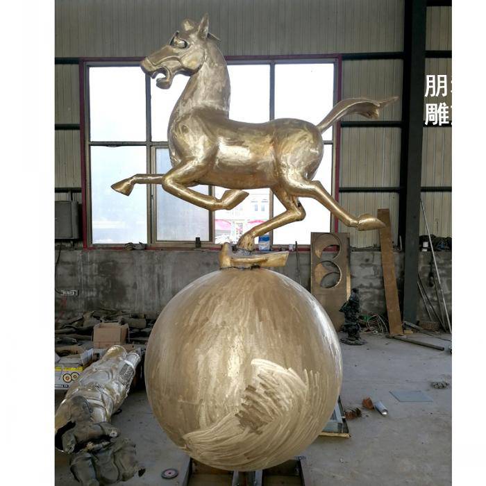 铜马雕塑主题生产 街道标识 小区景观铜红马雕塑