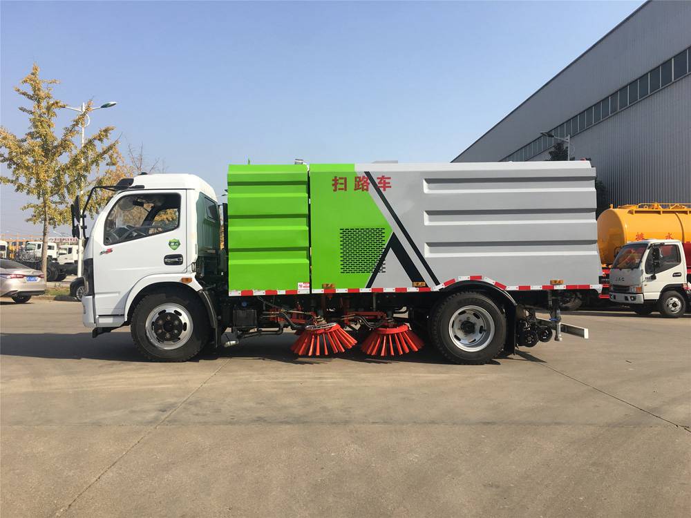 扫路车