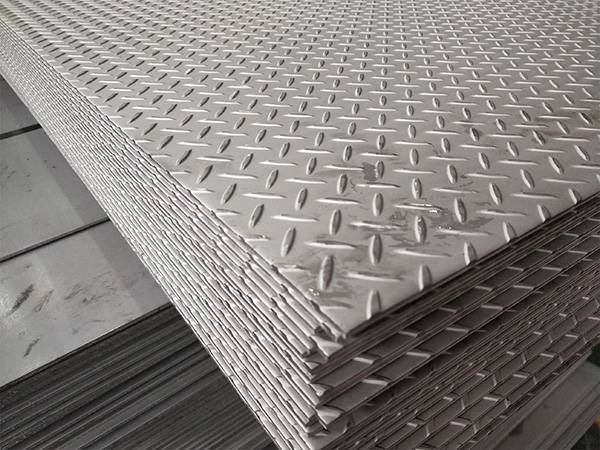 货车车底铺3mm花纹板佛山钢板批发厂家
