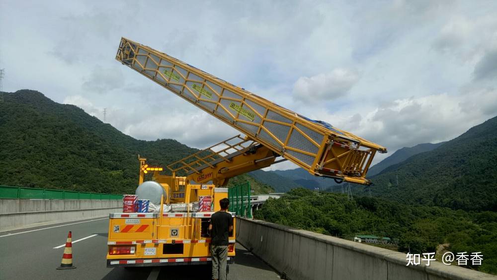 出租租赁徐工牌黄色高空作业车桥检车