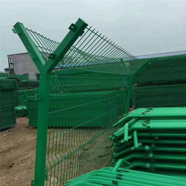 公路护栏网 现货供应 铁丝护栏网可加工定做 万泰