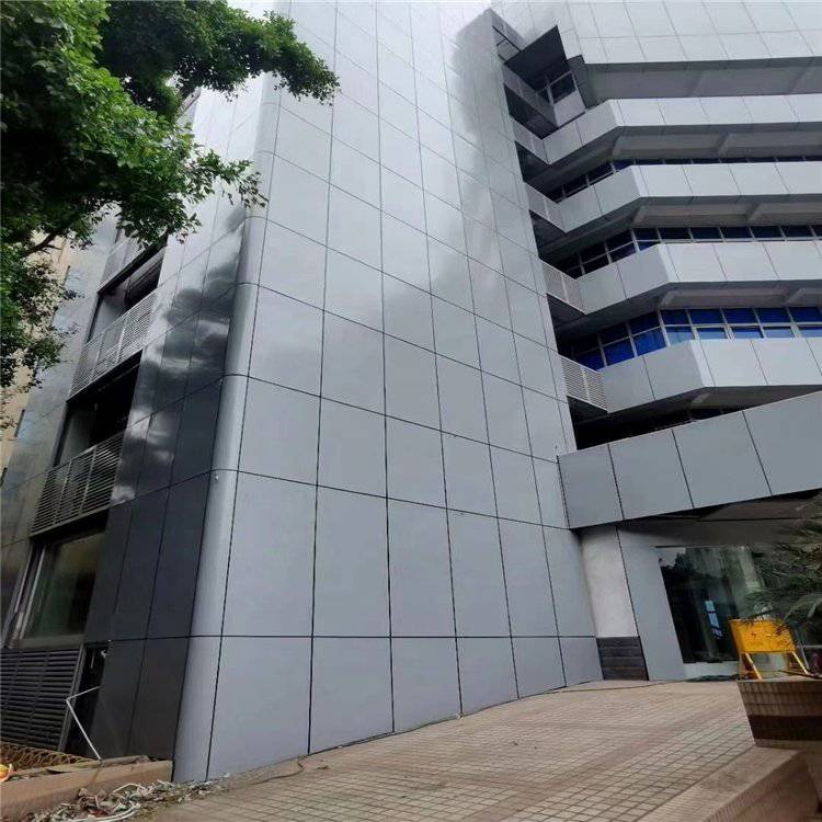 写字楼外墙立面银色氟碳铝单板定制厂家图片