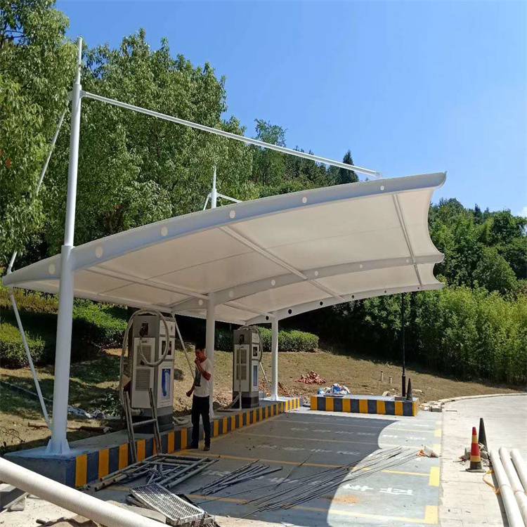 遂宁大型停车场停车棚公共停车场遮雨棚耐力板停车棚安装