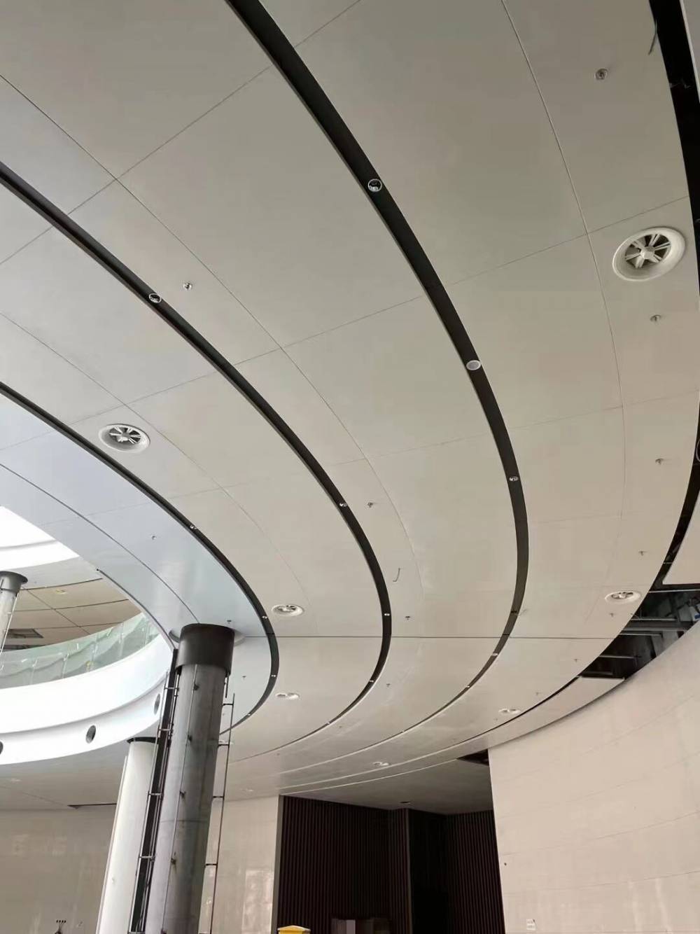 商场中庭大厅吊顶弧形铝单板幕墙装饰天花板建材oulu欧陆天花