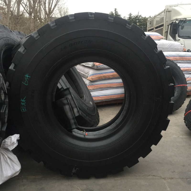 银宝1400r251400r25矿用宽体自卸车翻斗车钢丝轮胎图片