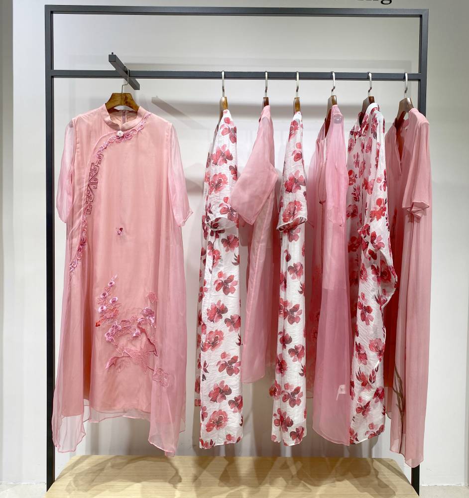 深圳原创设计师连衣裙晒谷场女装份货品牌折扣典雅大气女装货源尾货