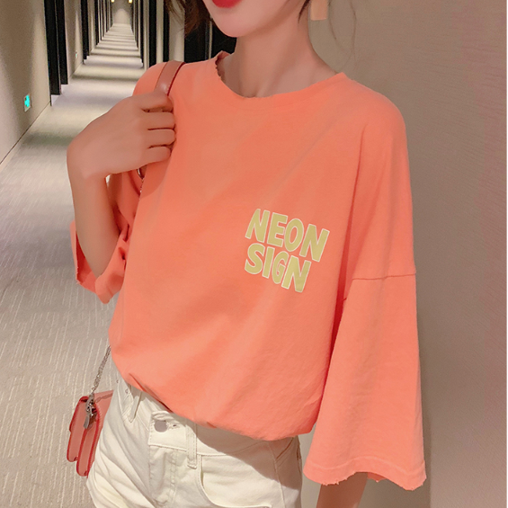 潮流大版T恤几元上衣广州白马服装批发城风垂感舒适吊带上衣女