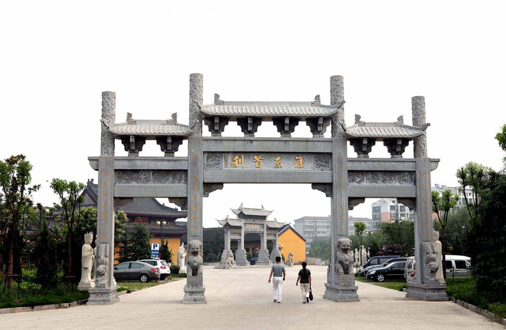 起源时间上,有说起源于汉代,有说始建于唐代,还有说石材牌楼起于宋而