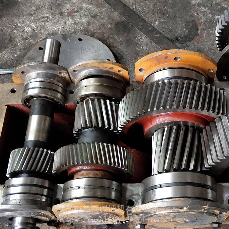 泰星zly500硬齿面减速机维修更换箱体齿轮齿轴轴承