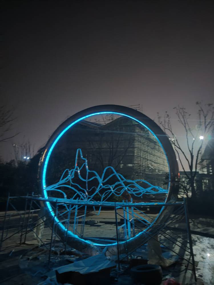 5米镜面不锈钢圆环雕塑七彩喷雾装置意境美地产广场雕塑