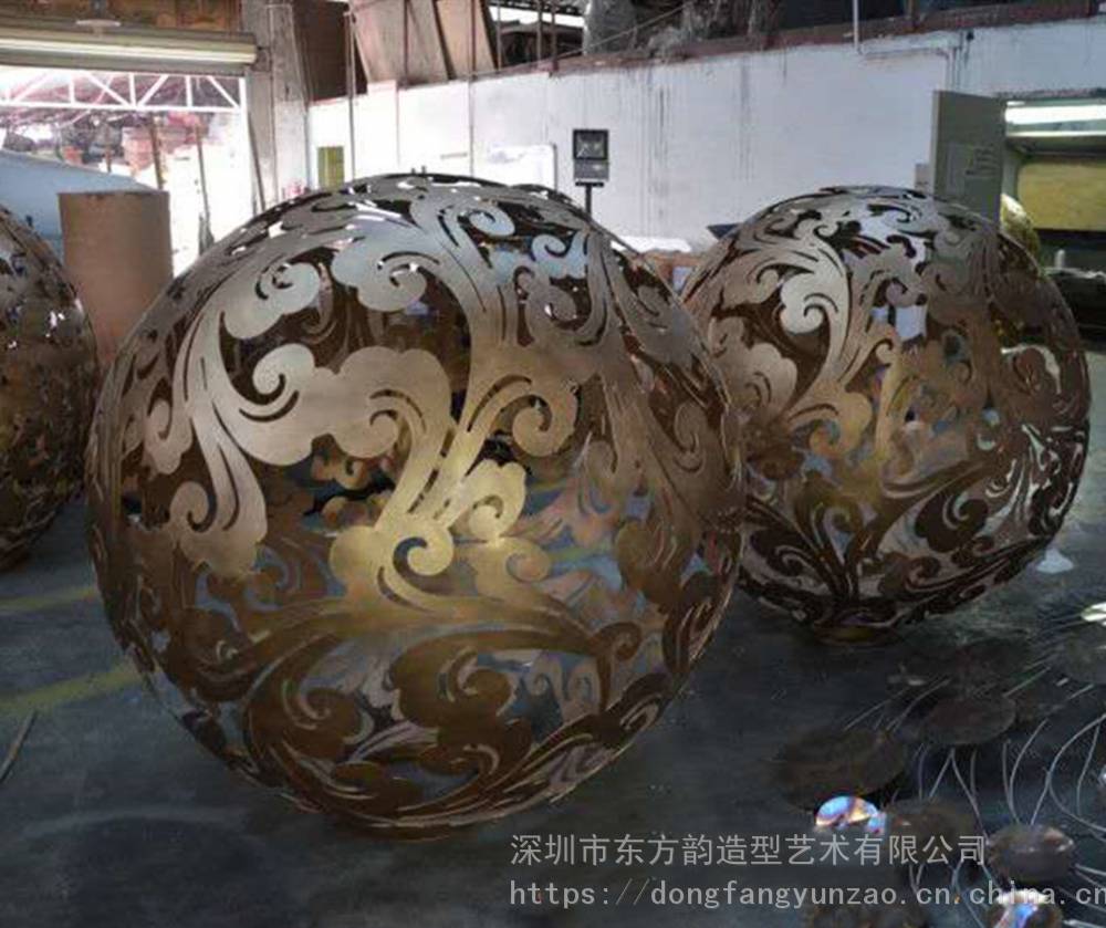 金色不锈钢梅兰菊竹镂空球制作