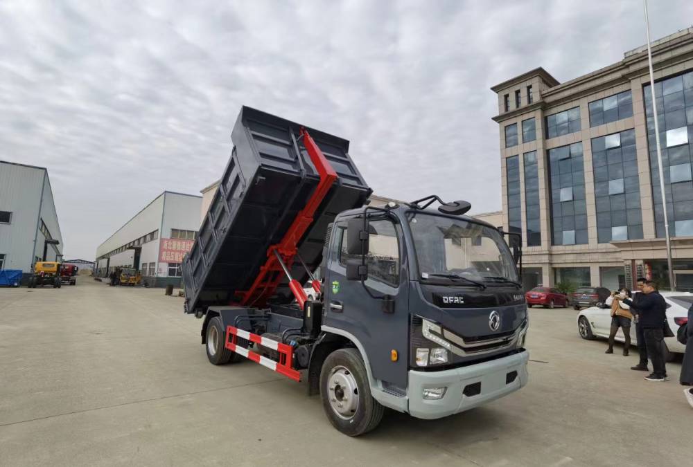东风蓝牌8吨自卸车勾臂式车斗可卸可装载装修建筑垃圾