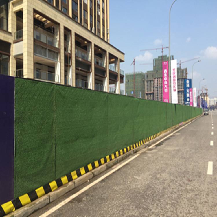 2.5米宽高工地围墙绿草坪 人工塑料草坪围挡 工程围挡仿草坪