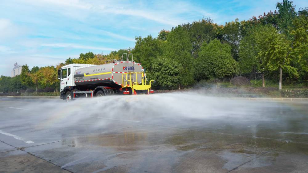 凯力东风12方绿化灌溉洒水带侧喷功能12方洒水车