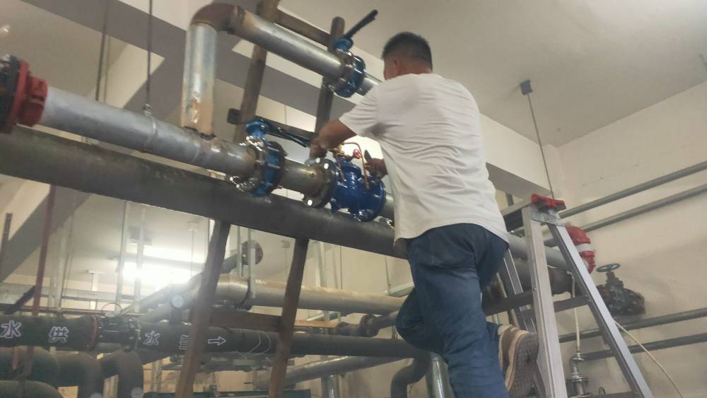 太阳能热水工程多少钱