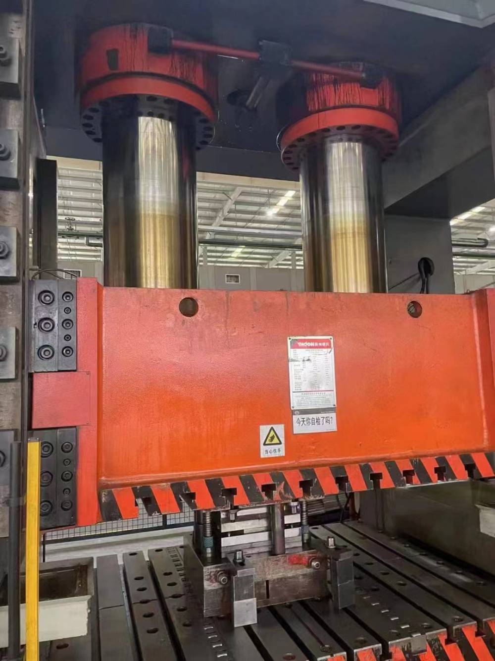 处理二手扬州锻压y27k1000框架液压机二扬州锻压1000吨液压机