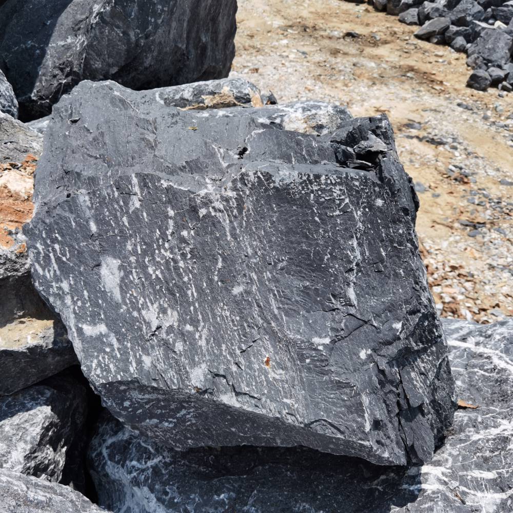 广东黑山石厂家供应天然黑英石日式造景石图片