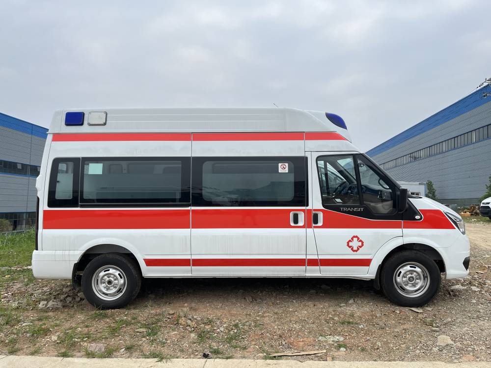 国六江铃福特全顺v348中轴高顶救护车医疗急救车