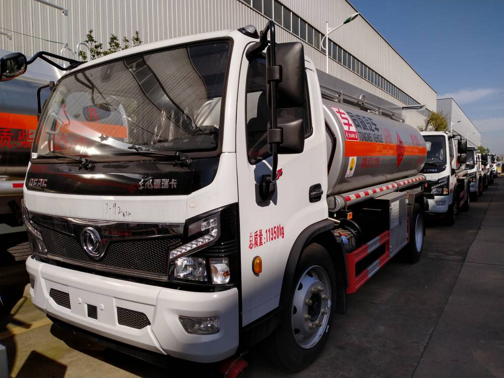 东风8吨加油车小型短途油品运输油罐车三类易燃液体罐式危险品车图片