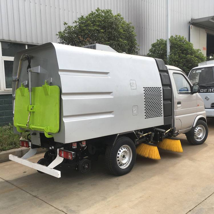 扫路车