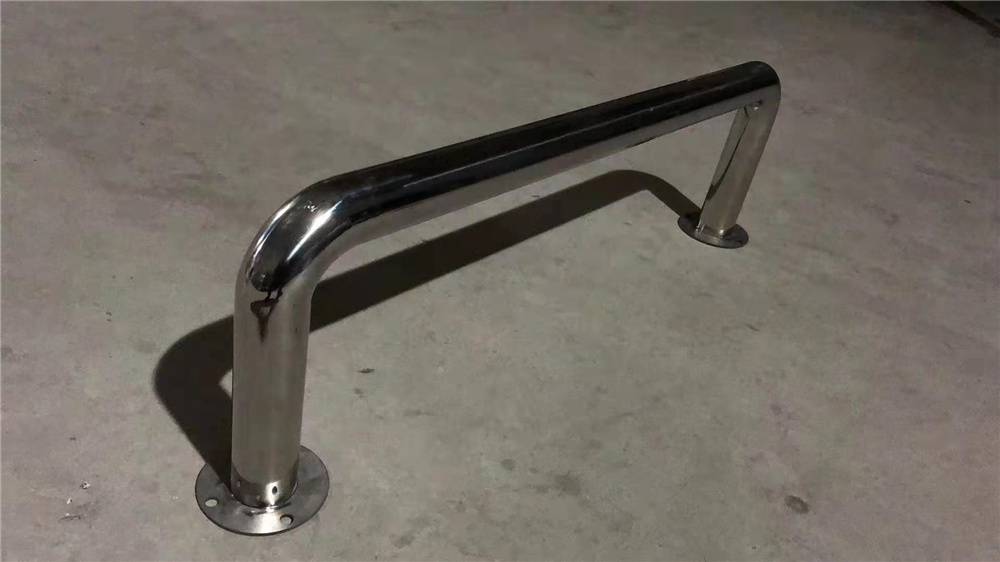 郑州隔离护栏安装不锈钢u型阻车桩防锈能力强造型美观