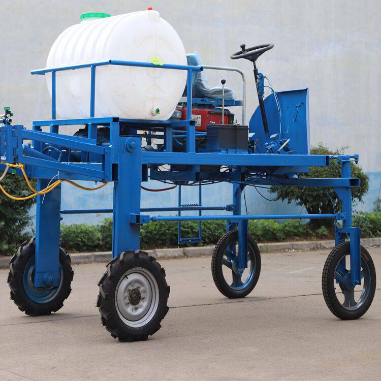 四驱转向玉米打药机农科1000斤药筒打药机四轮乘坐式玉米打药机