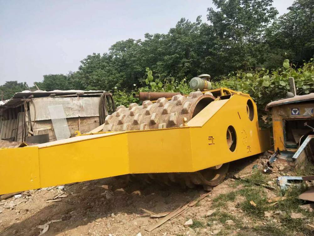 供应高质量拖式振动羊角碾