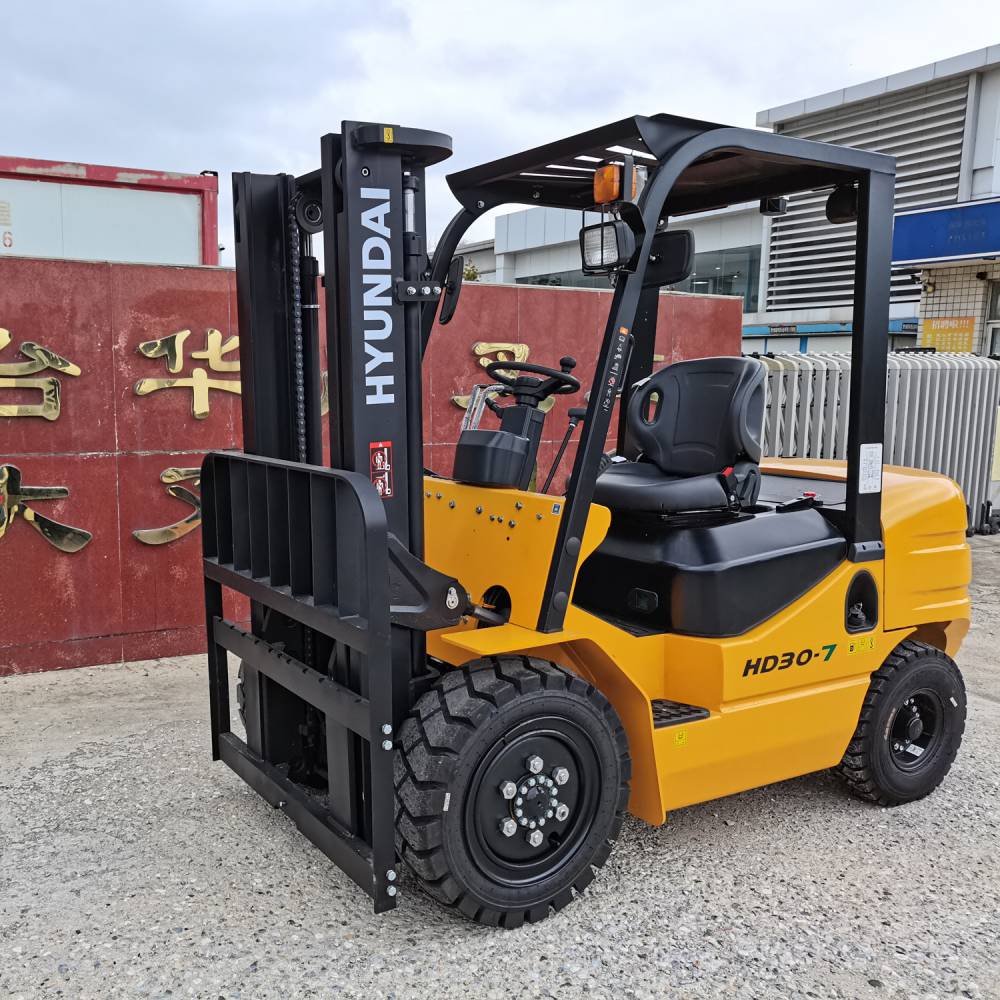 韩国现代3吨内燃平衡重式叉车hd3035经济型柴油叉车销售