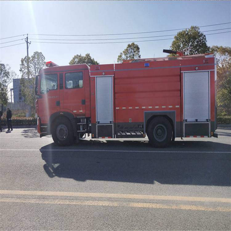 重型消防車 重汽豪沃8噸水罐消防車圖片配置參數(shù)報價