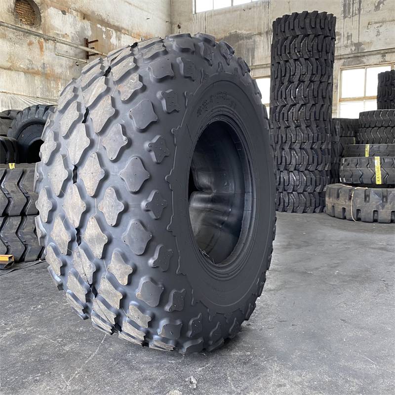 供应天然橡胶高缓冲减震压路机轮胎厂家